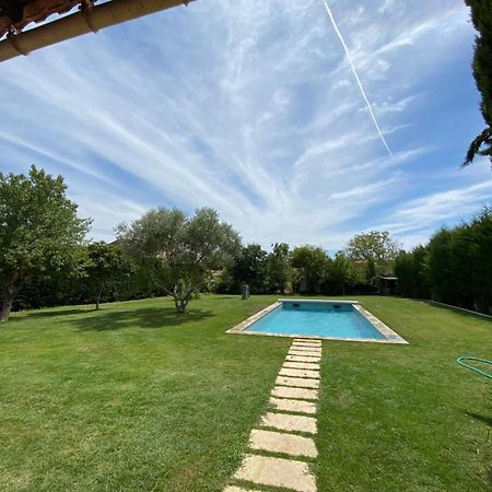 Studio En Provence Avec Piscine La Barben Екстер'єр фото