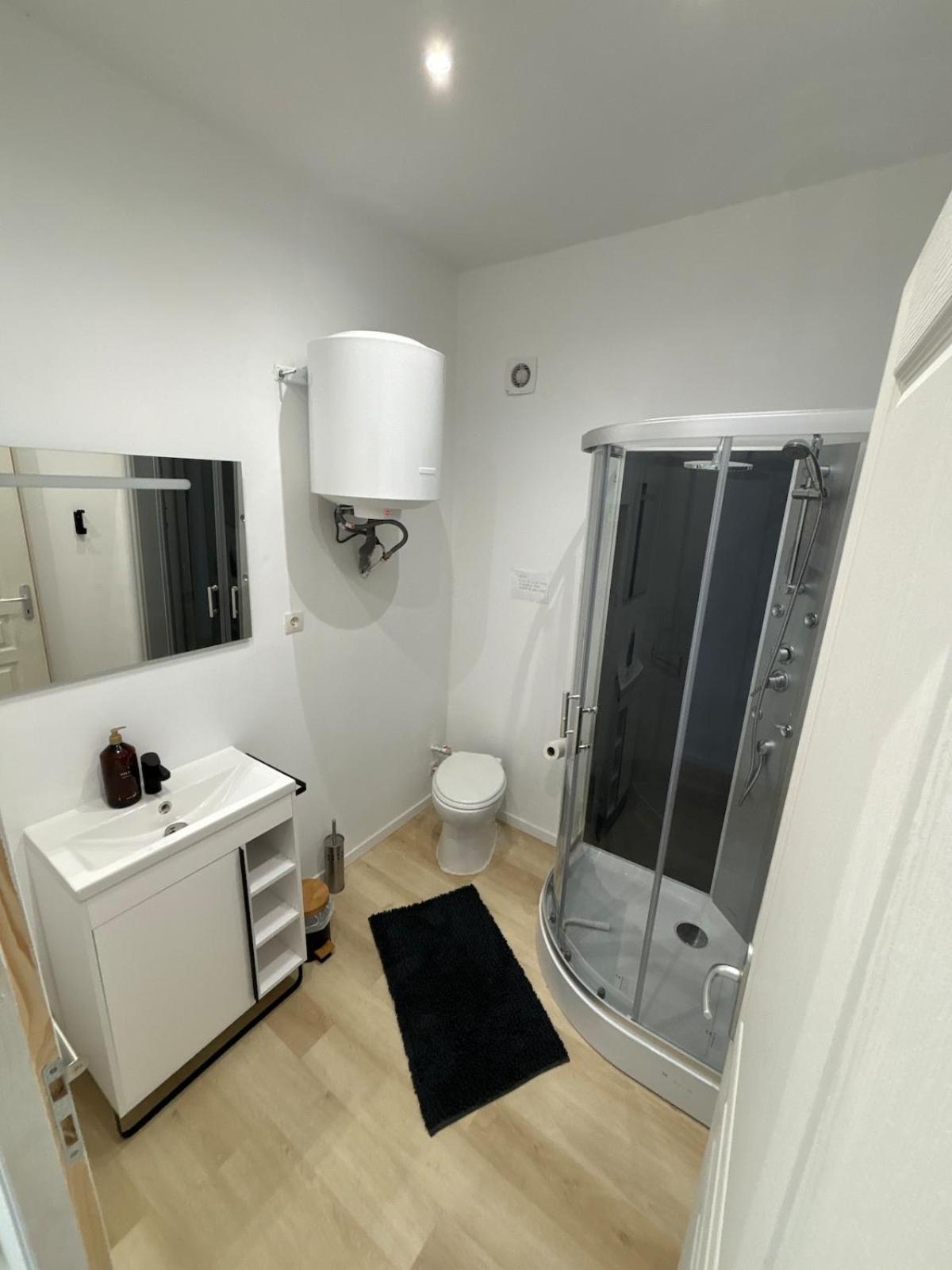 Studio En Provence Avec Piscine La Barben Екстер'єр фото