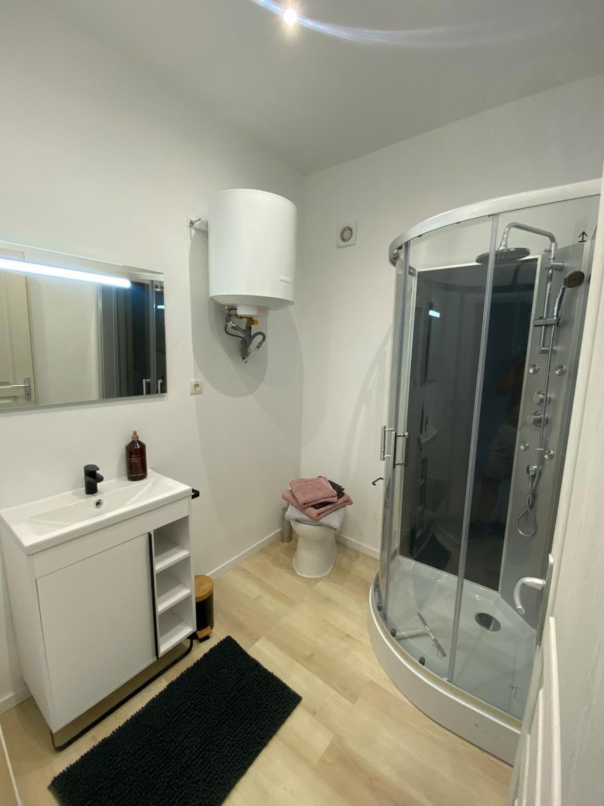 Studio En Provence Avec Piscine La Barben Екстер'єр фото