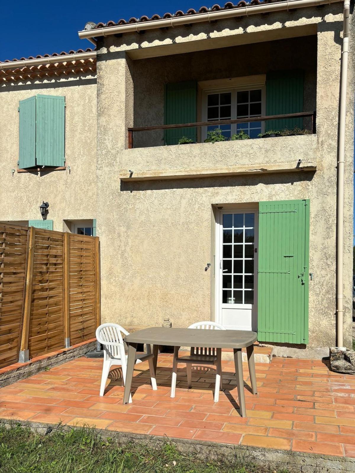 Studio En Provence Avec Piscine La Barben Екстер'єр фото