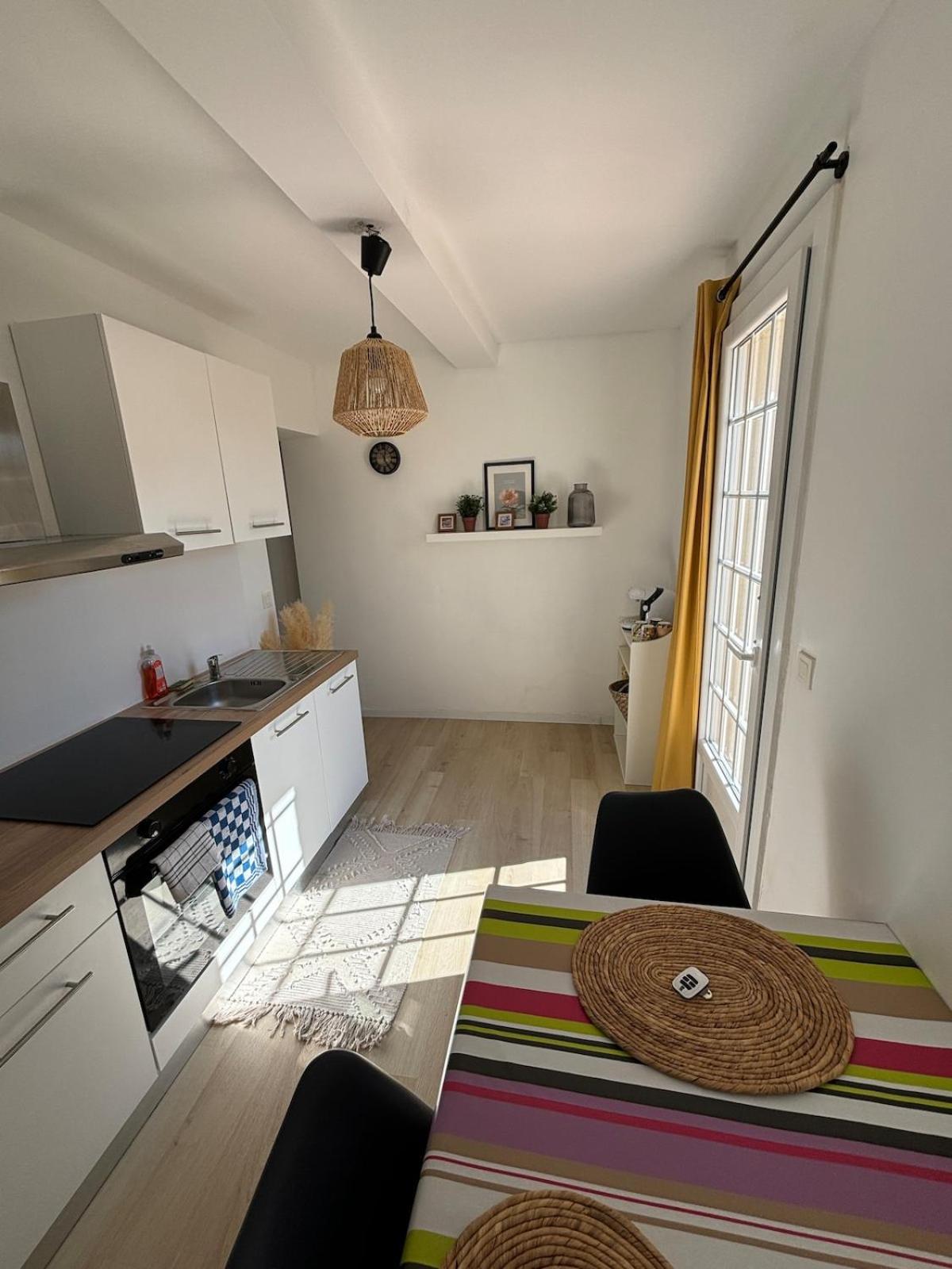 Studio En Provence Avec Piscine La Barben Екстер'єр фото